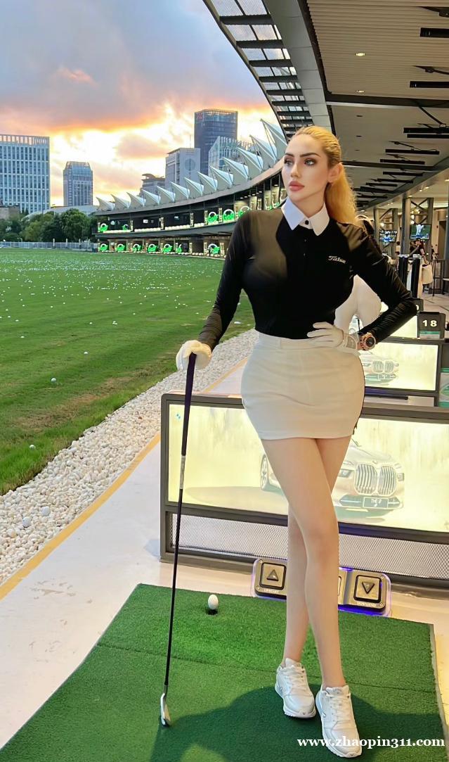 聘用高尔夫女服务员 聘用高尔夫女服务员