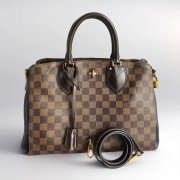 二手奢品店接待