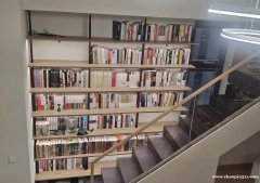 急招一位图书馆管理员