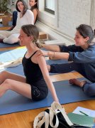 瑜伽馆请瑜伽助教