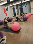 瑜伽馆请瑜伽助教