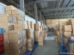 负责监督和管理仓库的库存情况