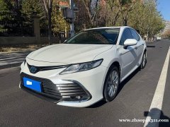 代出售一辆白色的丰田轿车，适合女士的代步车